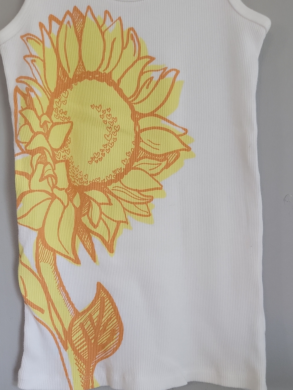 🌴 NWOT Old Navy Girls White Tank Top With Yellow Sunflower, Size M - Picture 2 of 5